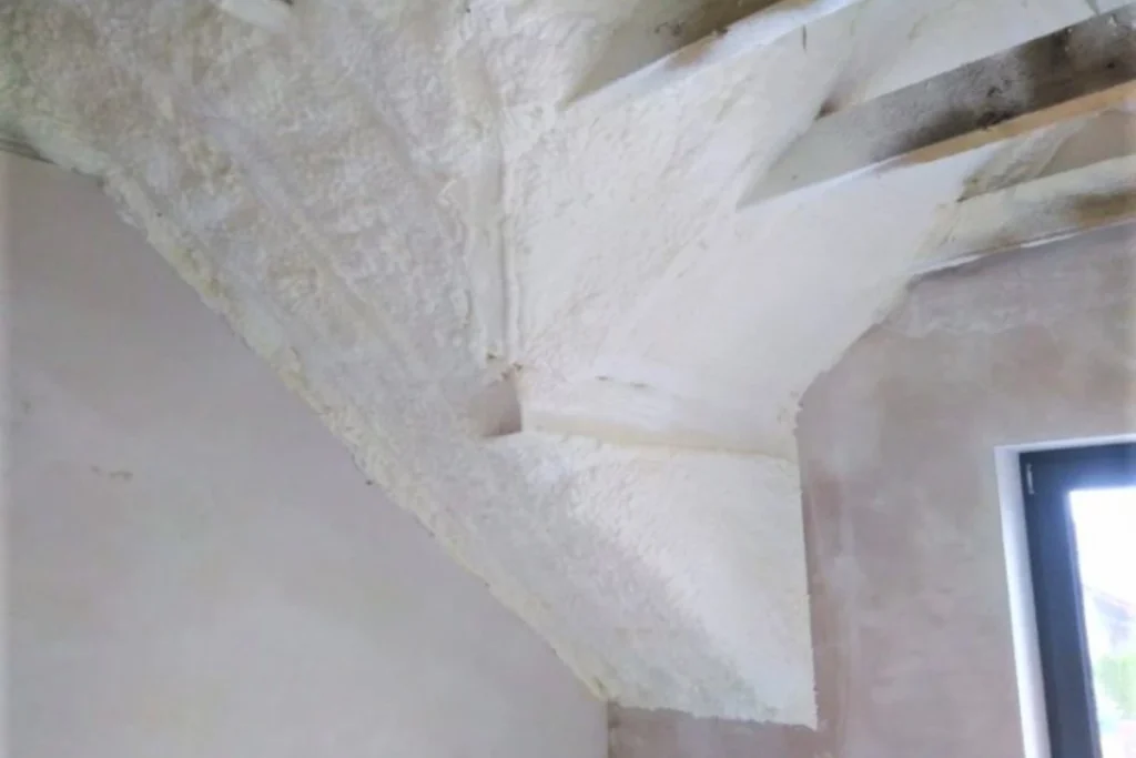 Insulating the attic without bridges